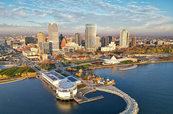 Milwaukee_Skyline_aerial_2023.jpg